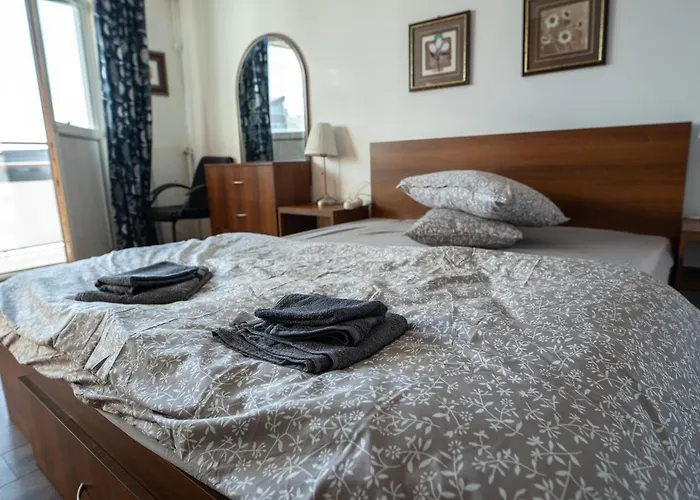 Апартаменти Old City-downtown 3 By Chr Luxury Property